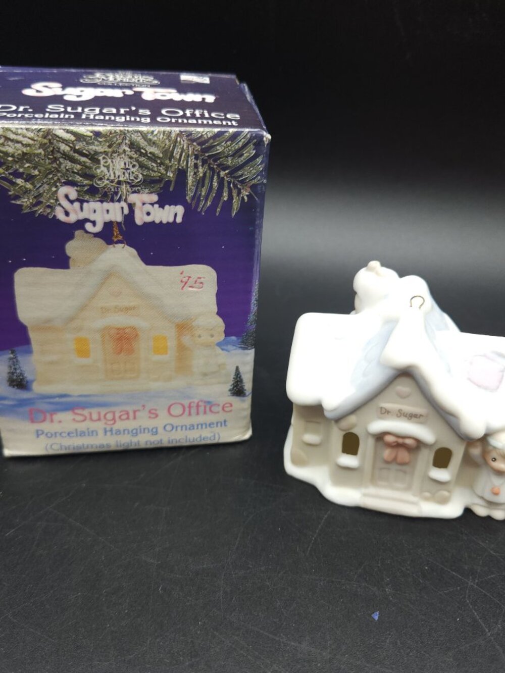 PRECIOUS MOMENTS ORNAMENT - SUGAR TOWN DR SUGAR'S OFFICE